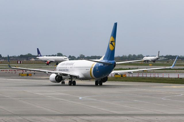 Boeing 737-800 (UR-PSR) - AUI162 getting ready to fly back to Kiev.