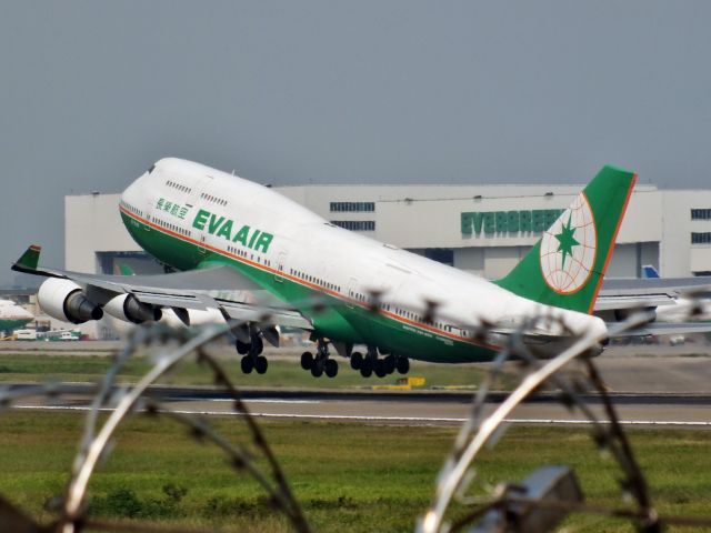 Boeing 747-400 (B-16409)