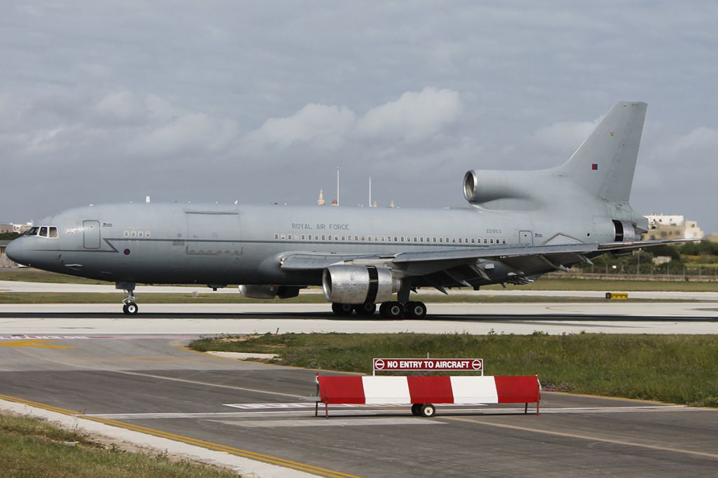 Lockheed L-1011 TriStar (EWR953)