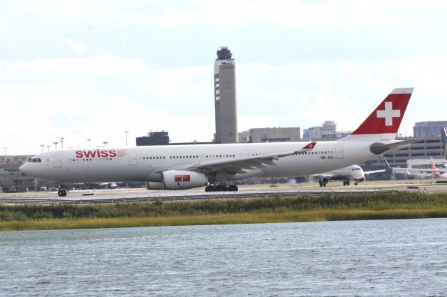 Airbus A330-300 (HB-JHJ)
