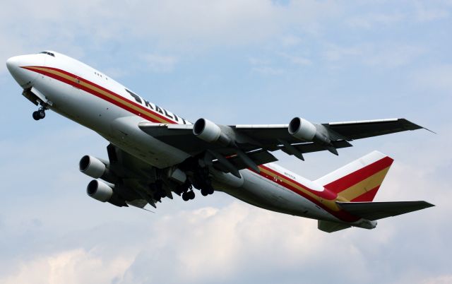 Boeing 747-200 (N747CK) - take off runway 25r