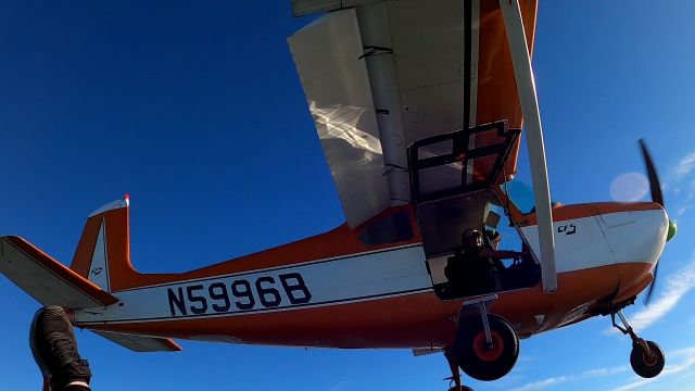 Cessna Skylane (N5996B)