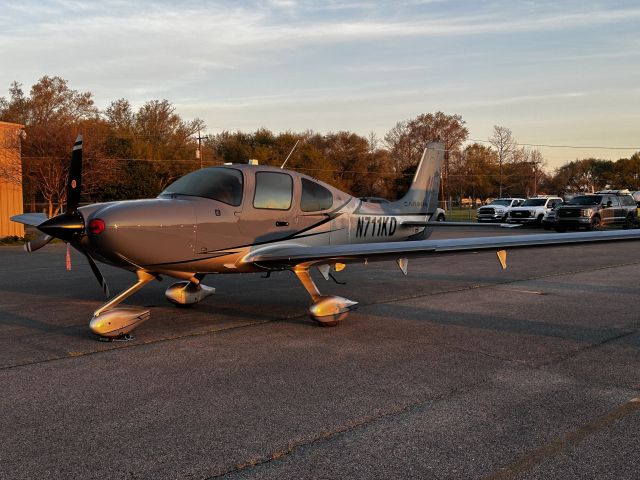 Cirrus SR-22 (N711KD)