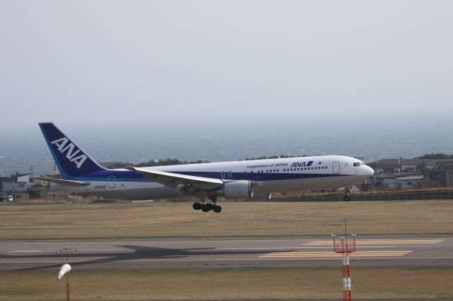 BOEING 767-300 (JA8342) - 22 April 2015: HND-HKD.