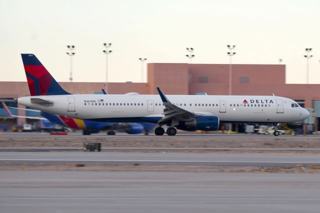 Airbus A321 (N367DN)