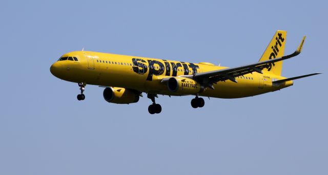 Airbus A321 (N669NK) - On final is this 2016 Spirit Airlines Airbus A321-231 in the Summer of 2021.