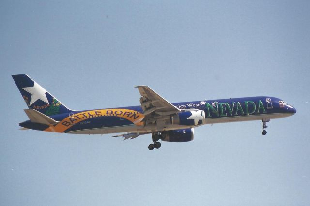 Boeing 757-200 (N915AW)