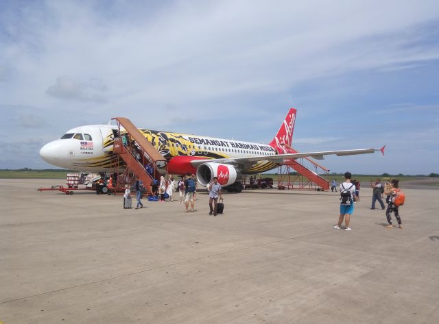 Airbus A320 (9M-AFI)