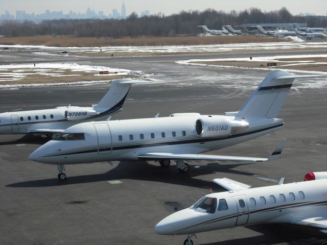 Canadair Challenger (N601AD) - a nice looking challenger parked at Teterboro