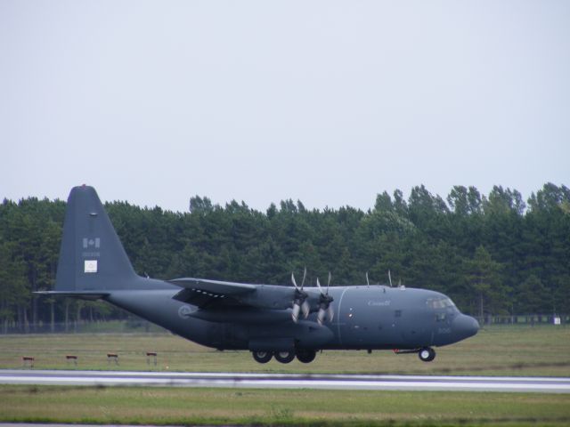 Lockheed C-130 Hercules (13-0306) - landing on # 25