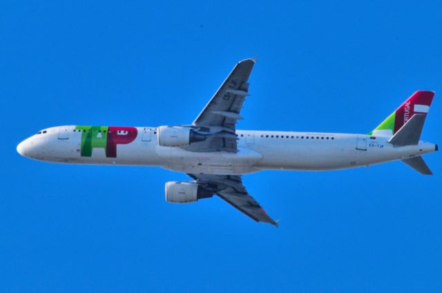 Airbus A321 (CS-TJF)