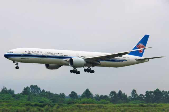 BOEING 777-300ER (B-2099)