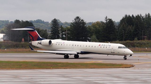Canadair Regional Jet CRJ-700 (N625CA)