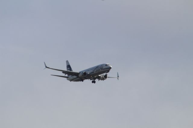 Boeing 737-800 (N532AS) - FINAL APPROACH 27 KSAN