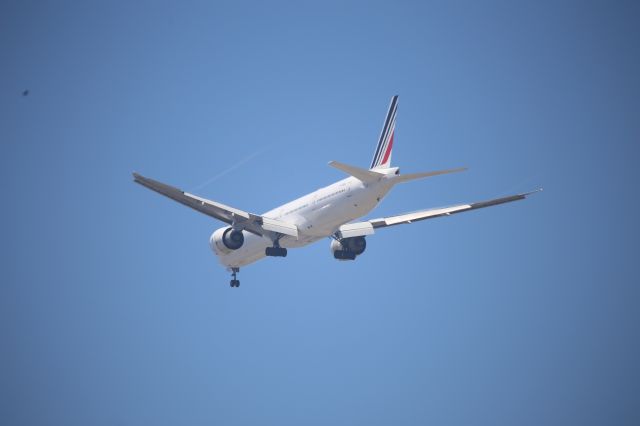 BOEING 777-300ER (F-GSQL)