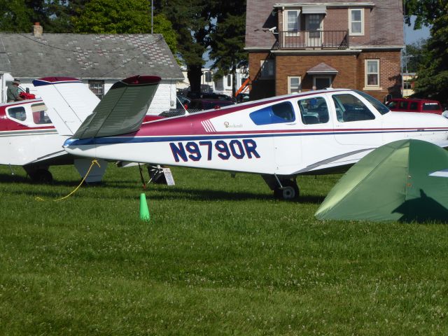 Beechcraft 35 Bonanza (N9790R)