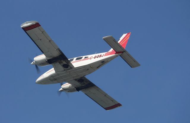 Piper Navajo (C-GGBJ)