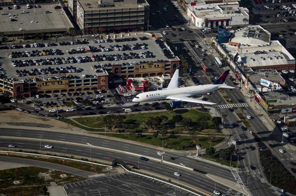 Airbus A350-900 (N513DZ) - Flying in a Helicopter over LAX