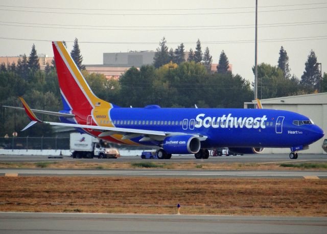 Boeing 737-800 (N8645A) - Making her first apperance at SJC.