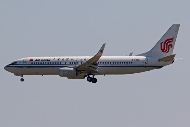 Boeing 737-700 (B-5585)