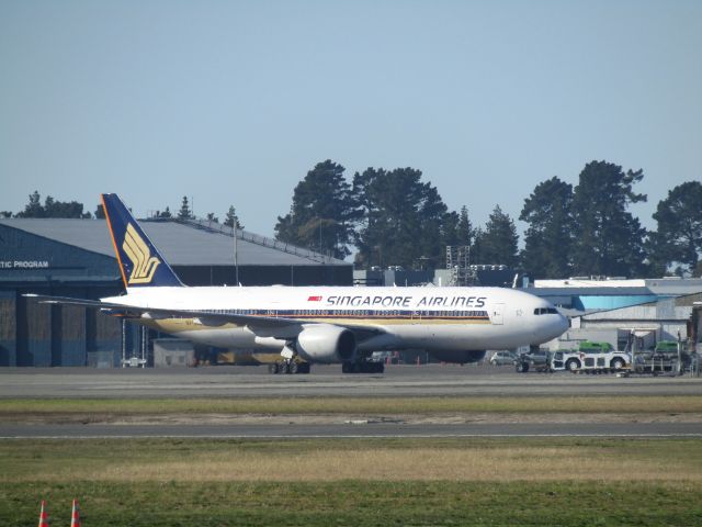 Boeing 777-200 (9V-SVG)