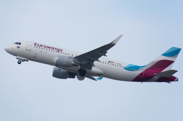 Airbus A320 (D-AEWN)