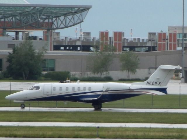 Learjet 40 (N621FX)