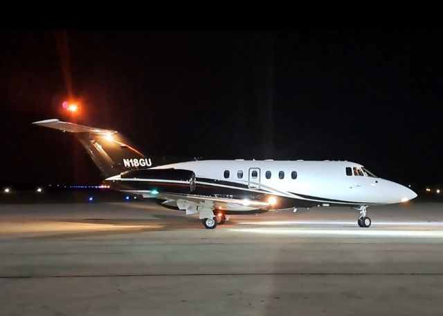 Hawker 800 (N18GU) - Whiteside Co. Airport KSQI 14November 2023.br /Hawker 800XP, N18GU.br /This guy stopped thru for about 30 mins to drop off some passengers.br /Gary C. Orlando Photo.