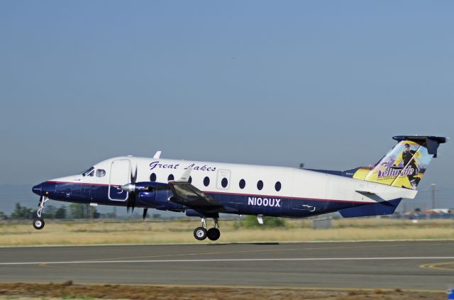 Beechcraft 1900 (N100UX)