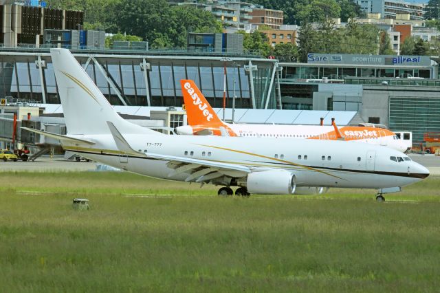 Boeing 737-700 (T7-777)
