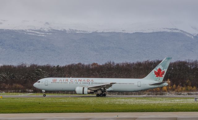 BOEING 767-300 (C-FCAE)