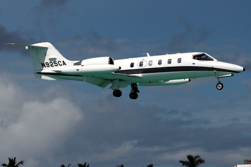 Learjet 35 (N925CA)