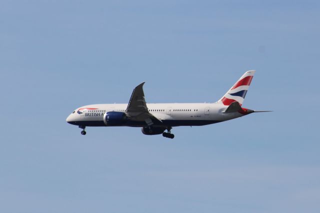 Boeing 787-8 (G-ZBJG) - British Airways 67 landing from London Heathrow! outside London England! Taken at Red Bank Park in New Jersey!