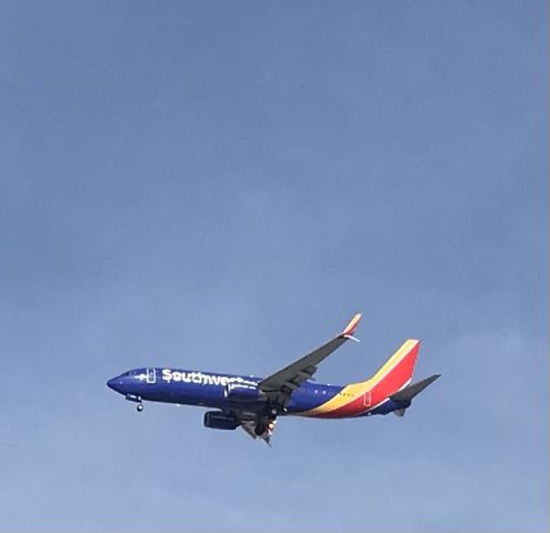 Boeing 737-800 (N8540V) - Runway 28C arrival! 1/16/22.