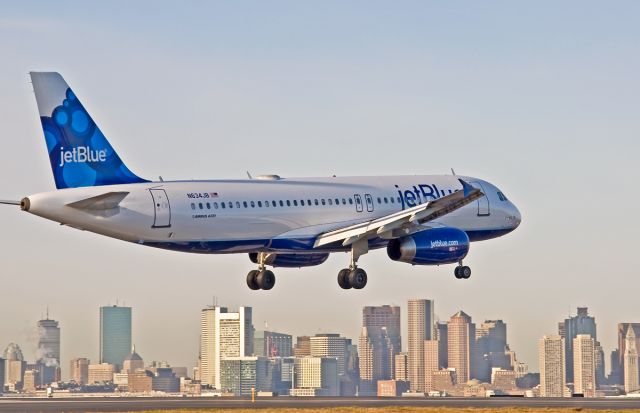 Airbus A320 (N634JB) - Welcome to "Blue" Boston RWY 33L Skyline arrival