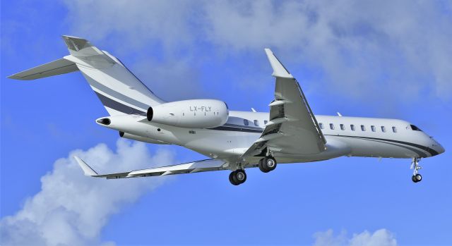 Bombardier Global Express (LX-FLY)