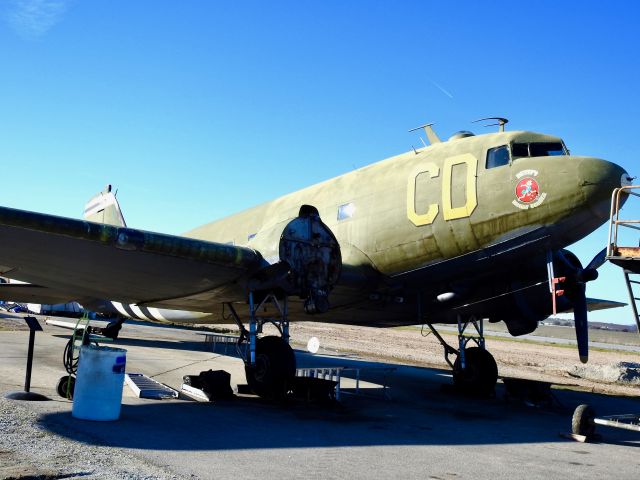 Douglas DC-3 (N47SJ)