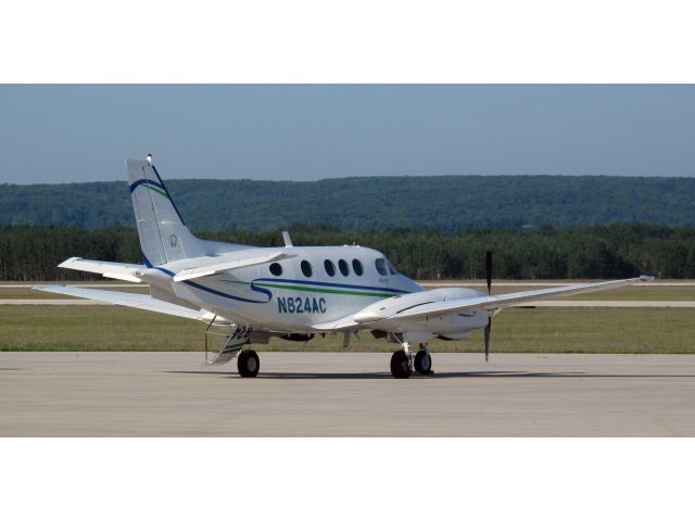 Beechcraft King Air 90 (N824AC) - A very nice King Air 90.