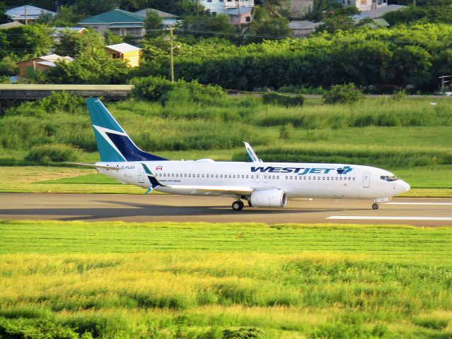 Boeing 737-800 (C-FLBV)