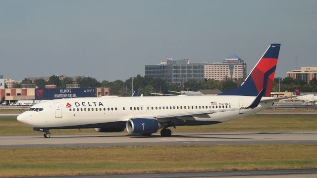 Boeing 737-800 (N376DA)