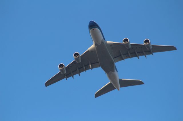 Airbus A380-800 (B-6136) - FINAL APPROACH KLAX 24R