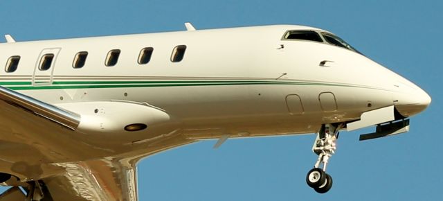 Bombardier Challenger 300 (N7100C)