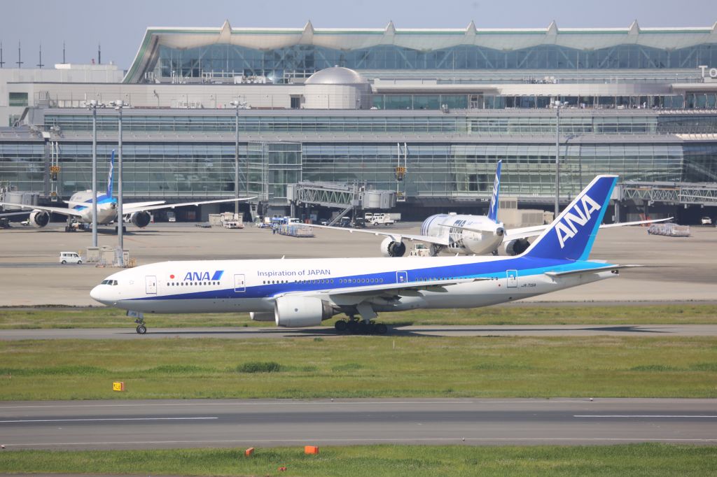 Boeing 777-200 (JA715A)