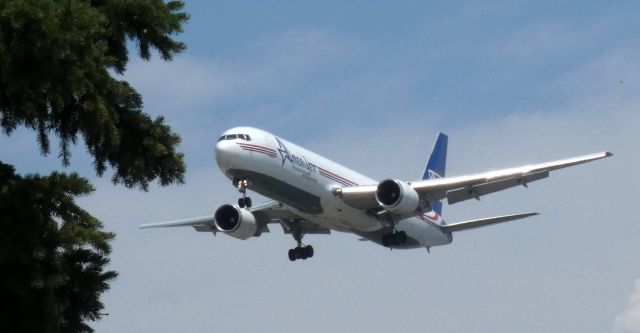 BOEING 767-300 (N316CM) - On final is this 1988 Amerijet International Boeing 767-338 in the Summer of 2021.