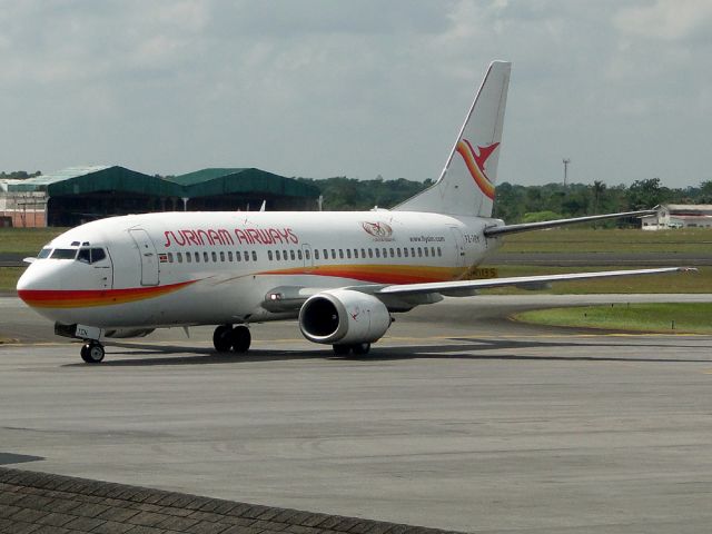 BOEING 737-300 (PZ-TCN)