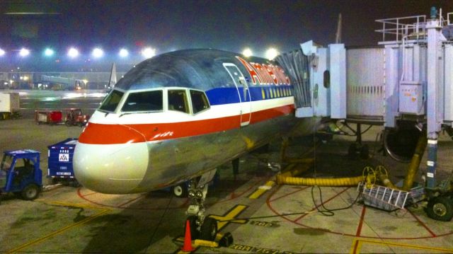 Boeing 757-200 (N693AA) - cancelled flight after a lightningstorm.