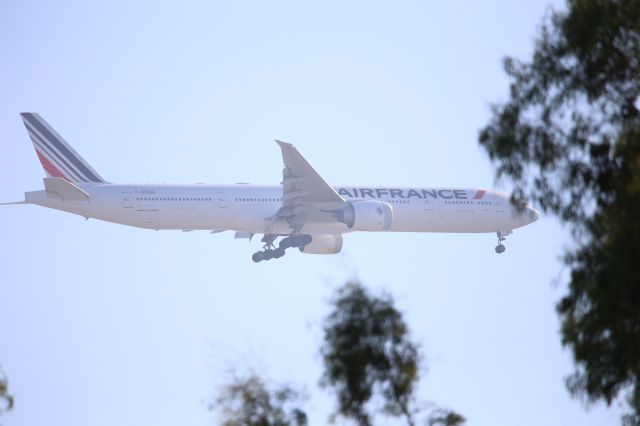 BOEING 777-300ER (F-GSQA)