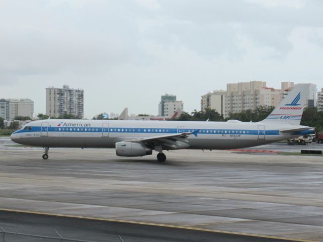 Airbus A321 (N581UW)