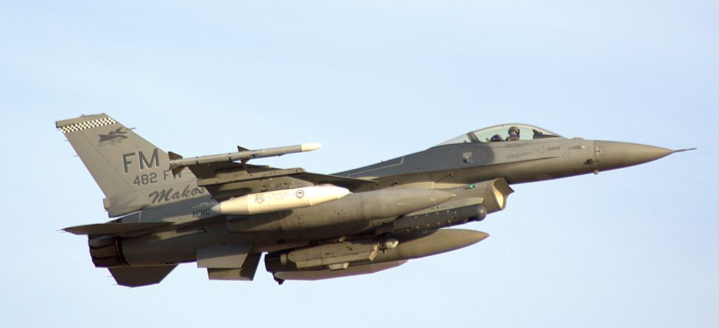 Lockheed F-16 Fighting Falcon (88-0404)