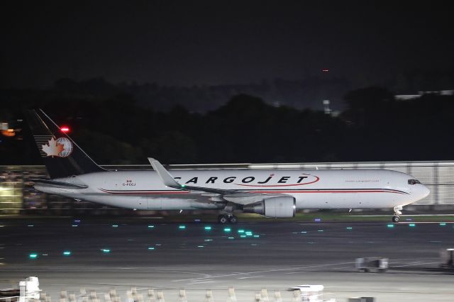 BOEING 767-300 (C-FCCJ)